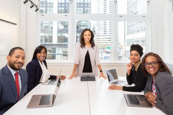 Les femmes leaders dans le monde des affaires : formation et parcours