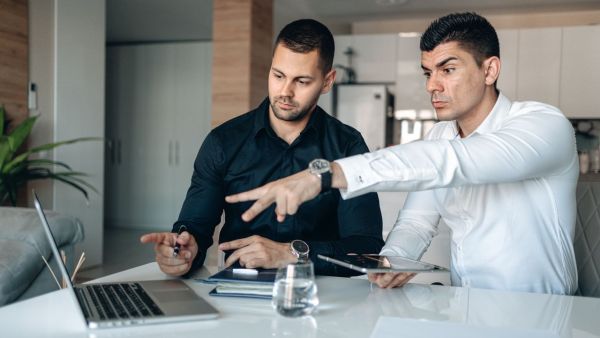 Se spécialiser en consulting : secteurs porteurs et compétences recherchées