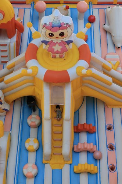 Certificat de conformité pour structures gonflables : essentiel ?